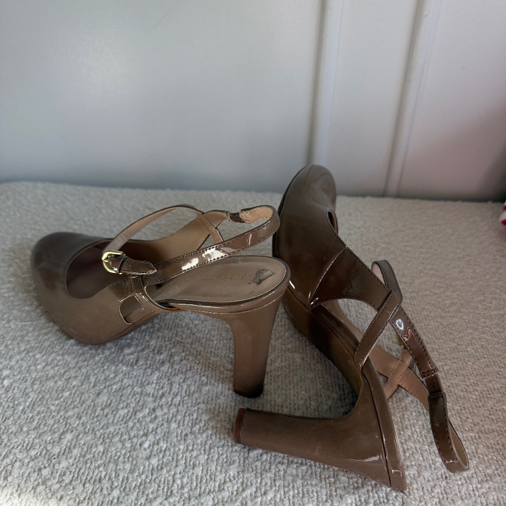 Franco Sarto taupe 2.5” heels